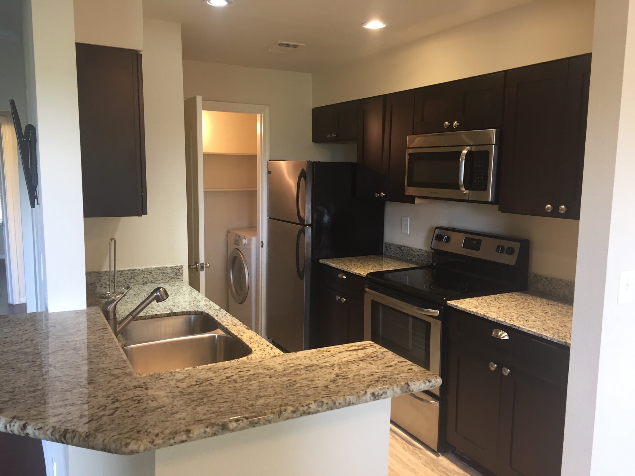 Building Photo - 6000 Shepherd Mountain Cove