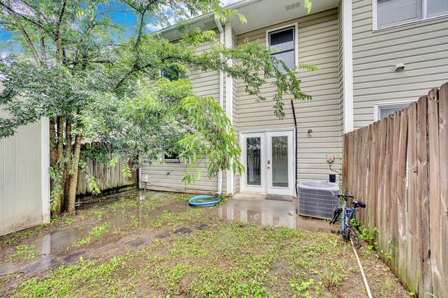 Building Photo - 220 Carl Nichols Dr