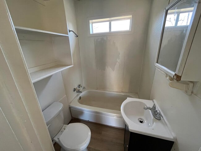 Building Photo - 2009 Joline St