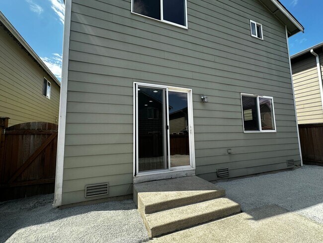 Building Photo - Beautiful 4-Bedroom 2.5-Bathroom Home in M...