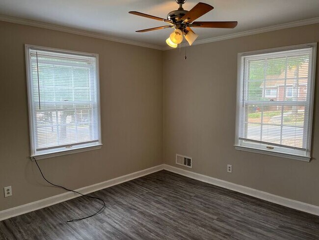 Building Photo - Apartment Close to Downtown Albemarle