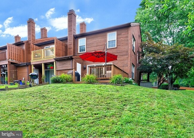 Building Photo - 111 Honey Locust Ct