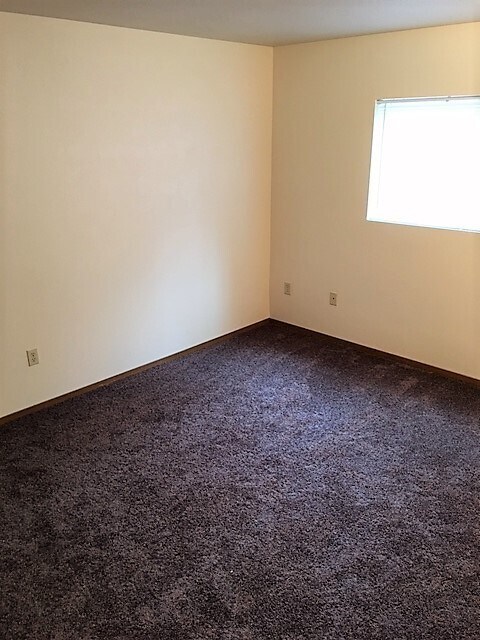 Building Photo - DUPLEX IN POST FALLS (APP#4)