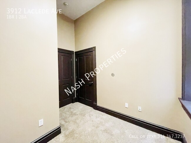 Building Photo - $1125 - 1 Bed / 1.5 Bath in Central West E...