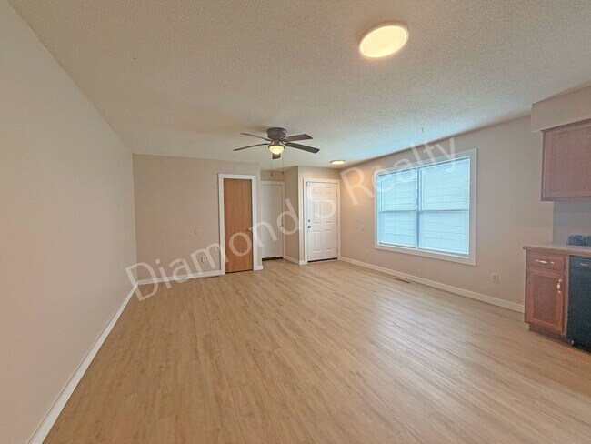 Building Photo - 1508 W Rainey St