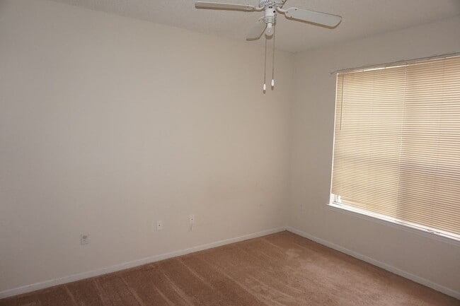 Building Photo - Spacious 2/2 in Plantation Park Close to Theme Parks