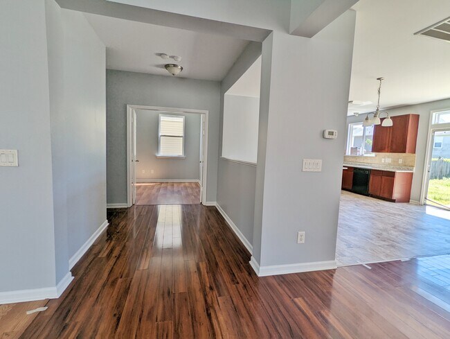 Building Photo - 343 Edgecroft Way