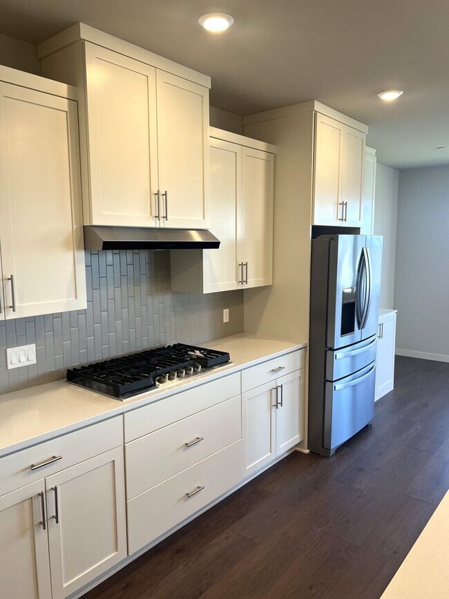 Building Photo - Beautiful Beaverton 4 Bedroom Home with Open Floor Plan, Deck & Upstairs Bonus Room