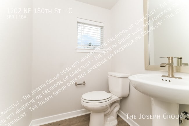 Building Photo - 1202 NE 180th St