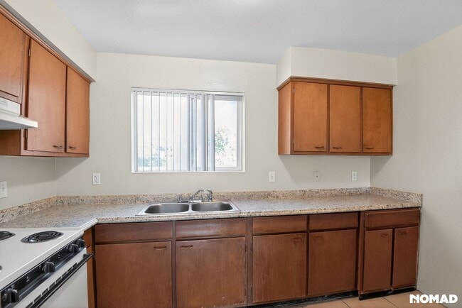 Building Photo - 6502 N 17th Ave