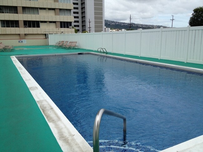 Building Photo - One bedroom corner unit at Regency Tower 1502