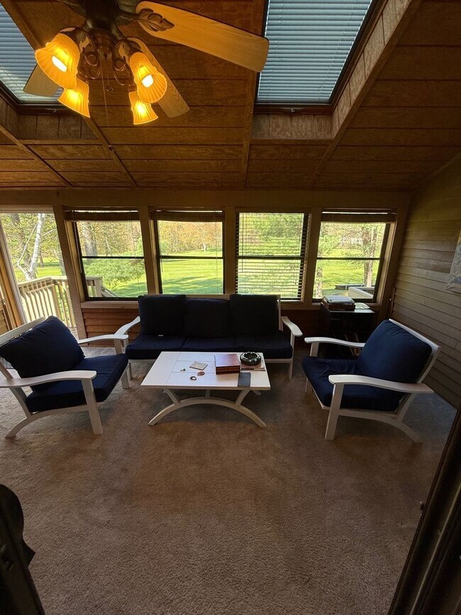 Building Photo - Farmington Woods Professional Townhouse Condo