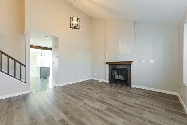 Building Photo - 981 Conifer Ct