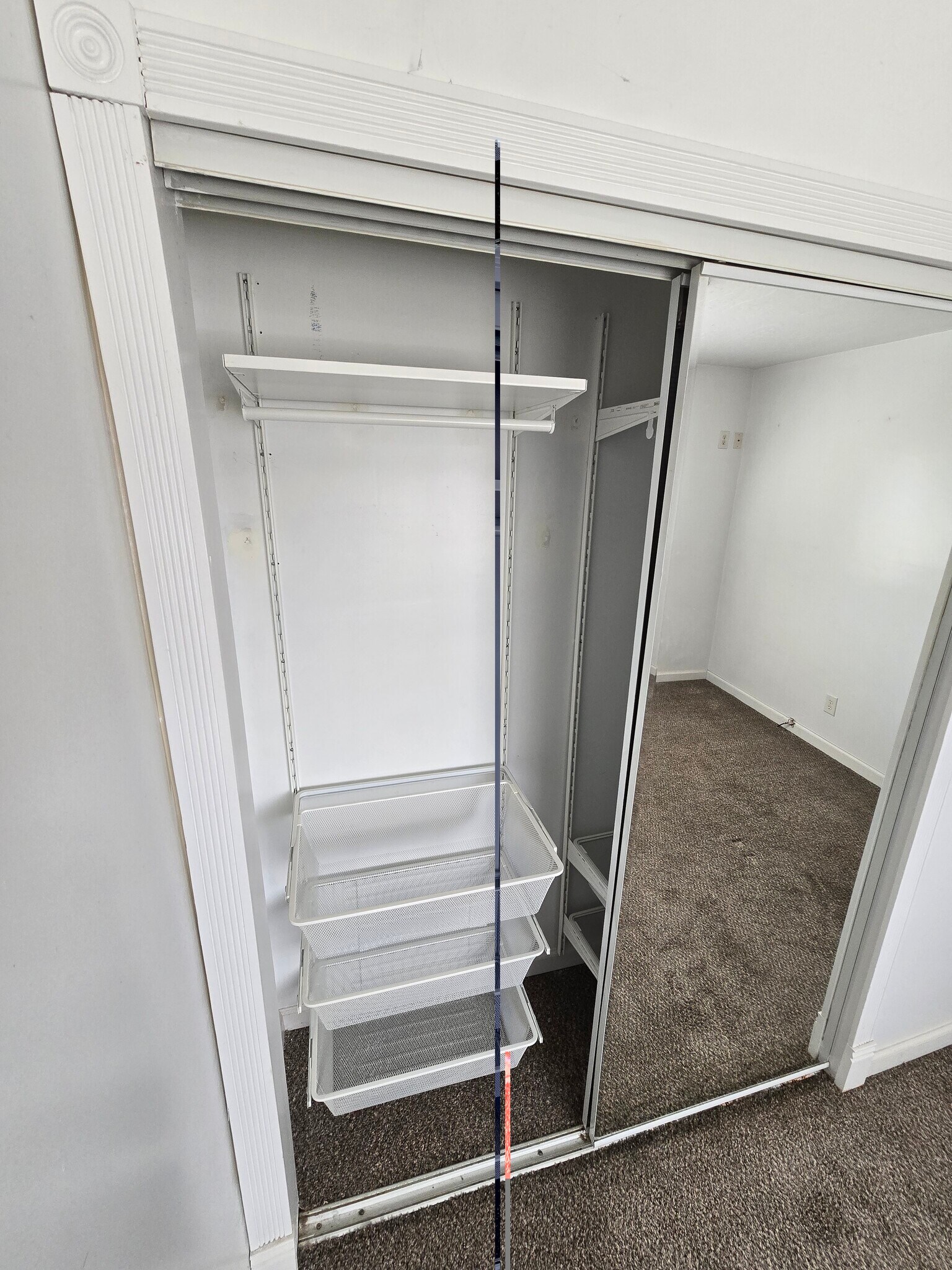 Building Photo - 935 E Huron River Dr