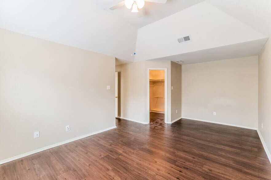 Building Photo - 2624 Beeman Dr