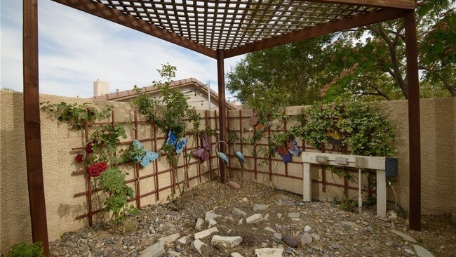 Building Photo - 7584 Splashing Rock Dr
