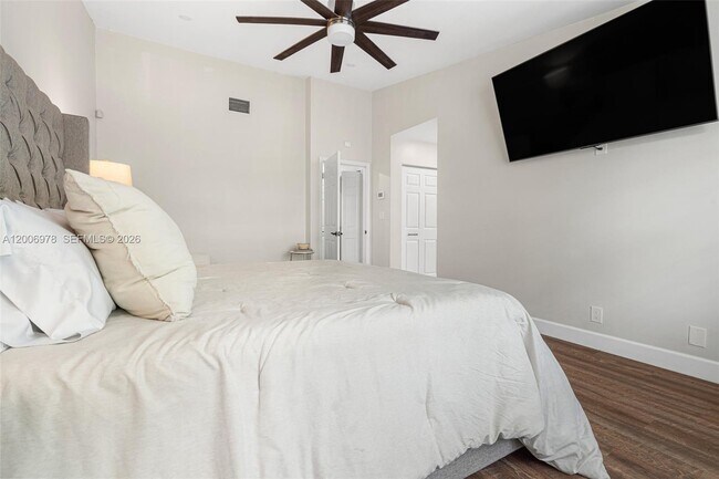 Building Photo - 9161 Vineyard Lake Dr