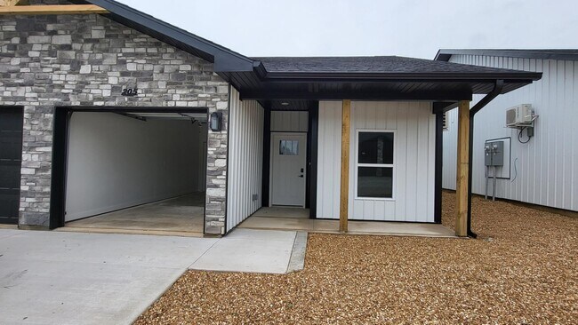 Building Photo - 36 N Swan St