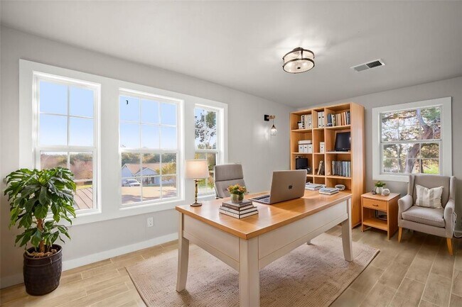 Building Photo - 402 Twin Elm Dr