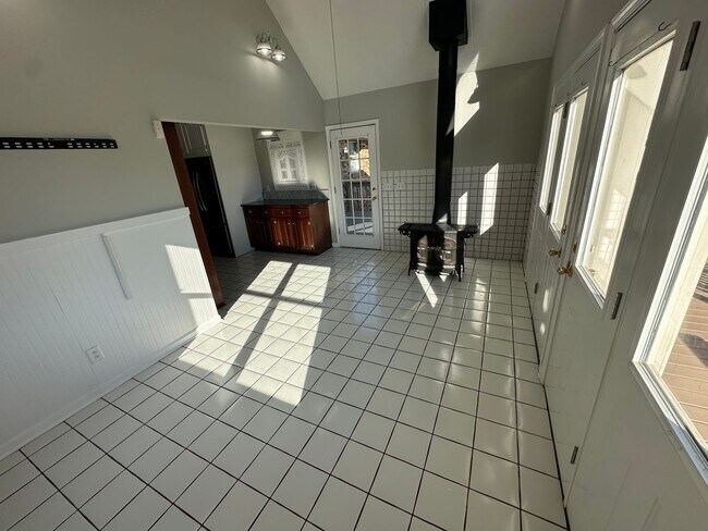 Building Photo - FOR LEASE - 4 Bed, 4 Bath, 5000sqft, 1.5 a...