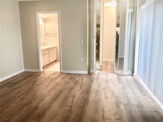 Building Photo - 714 7th Ct