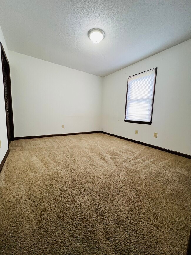 Building Photo - 1446 19th Ave NE