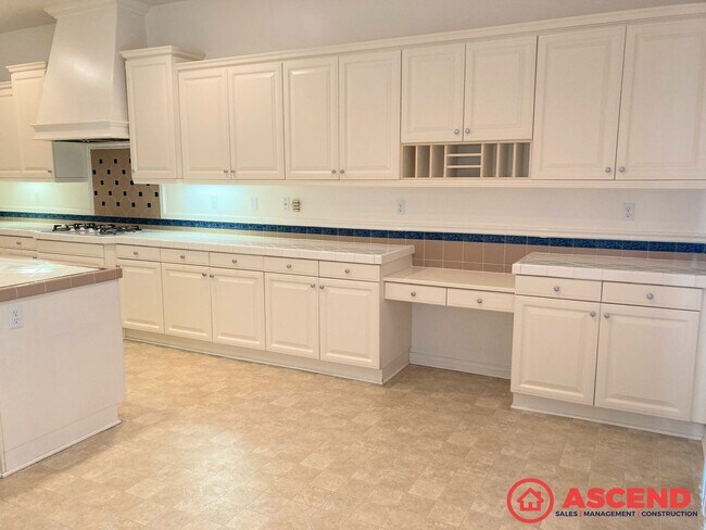 Building Photo - Amazing Home Located in Gated Community!