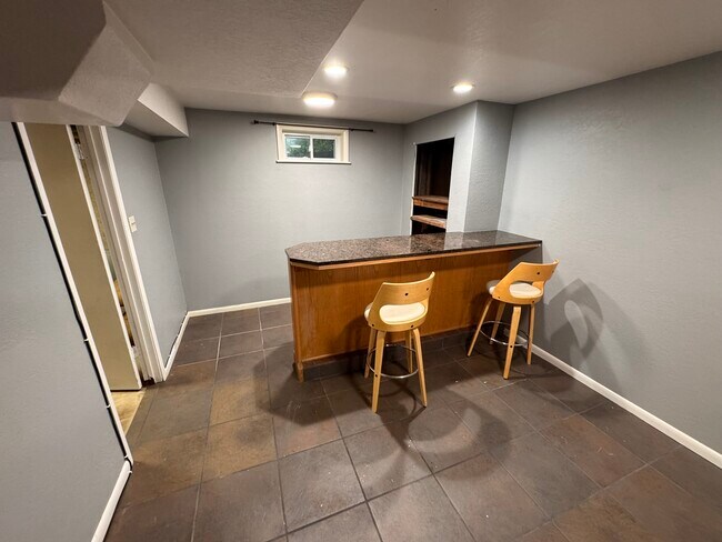 Building Photo - 10859 Murray Dr
