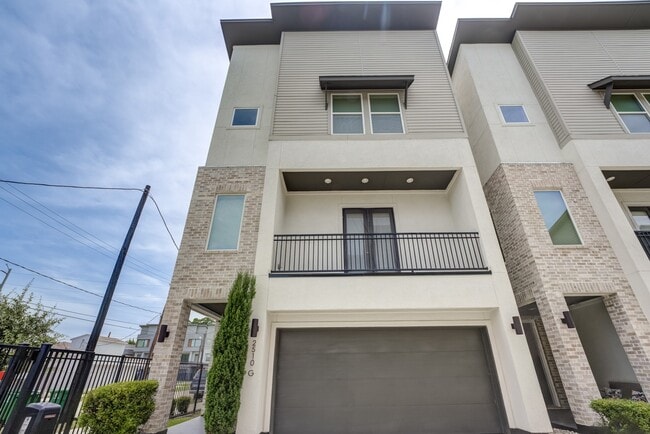 Primary Photo - 2510 Tuam St