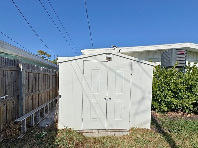 Building Photo - Fully Renovated 2BR Home with Designer Finishes & Fenced Yard