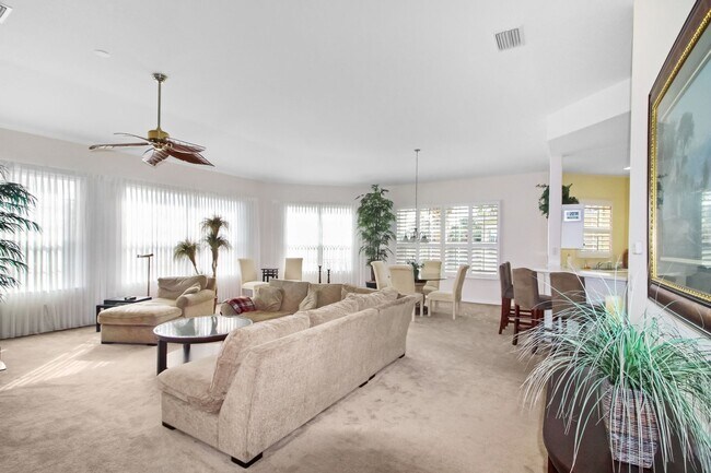 Building Photo - Triano Seasonal Condo for Rent