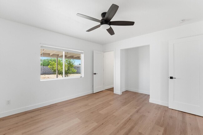 Building Photo - Discover this beautifully renovated 3-bedroom, 2-bath home in Mesa, AZ!