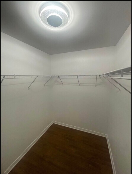 Building Photo - 5222 Medina Rd