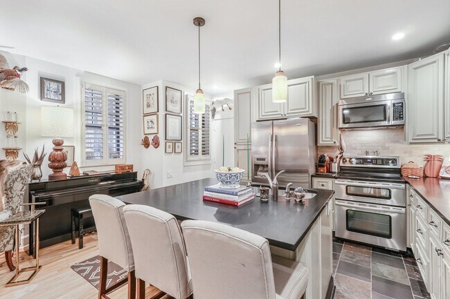 Building Photo - Amazing Adams Morgan Two-Level Condo| Parking included!