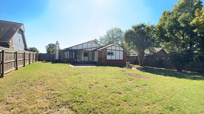Building Photo - Welcome to your newly remodeled 3bed/2bath...