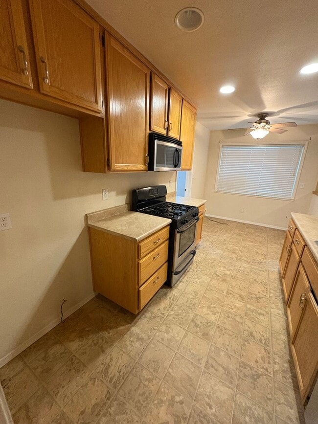 Building Photo - 3bed/2bath Home with large yard in South Sac