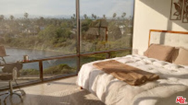 Building Photo - 4316 Marina City Dr
