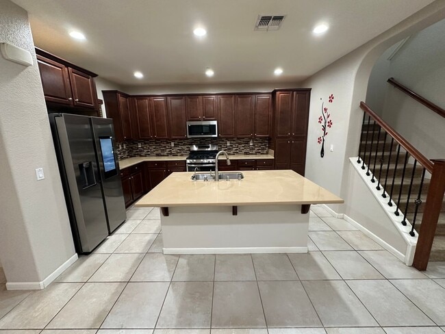 Building Photo - Beautiful 3 Bedroom, 2.5 Bath Mountain House Home