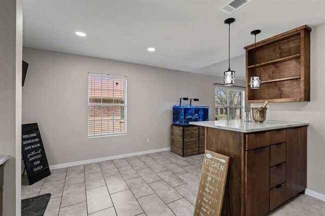Building Photo - 3011 Castillo Dr