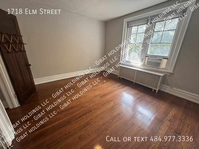 Building Photo - 1718 Elm St