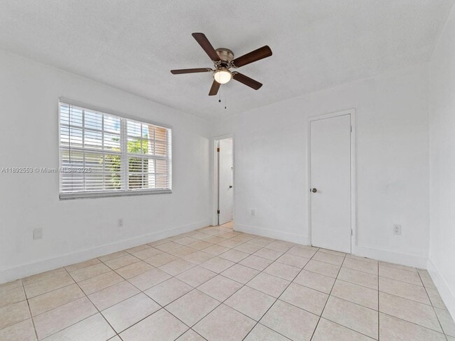 Building Photo - 9100 SW 95th Ave