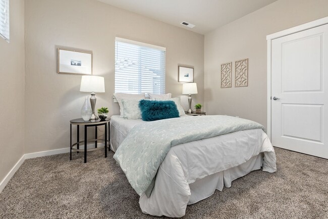 Building Photo - Wilson Creek Townhomes - $500 off with 6-months of free covered parking for move-ins by the end o...