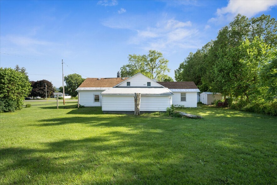 Building Photo - 9453 Maynard Dr
