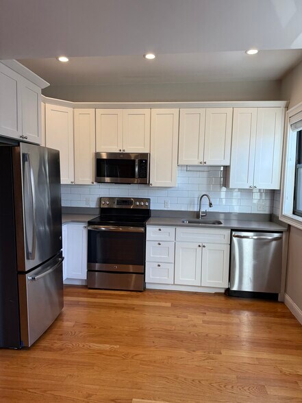 Building Photo - 151 Meridian St