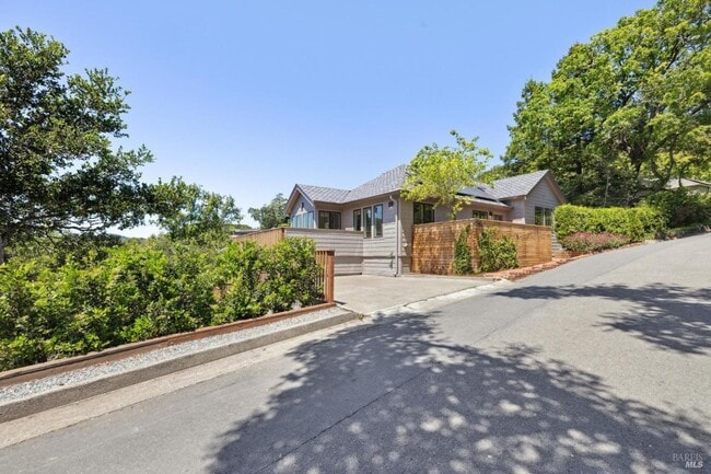 Building Photo - Newly Renovated Ross Four Bedroom & Three Bathroom Home on 1/2 acre with AC and Views