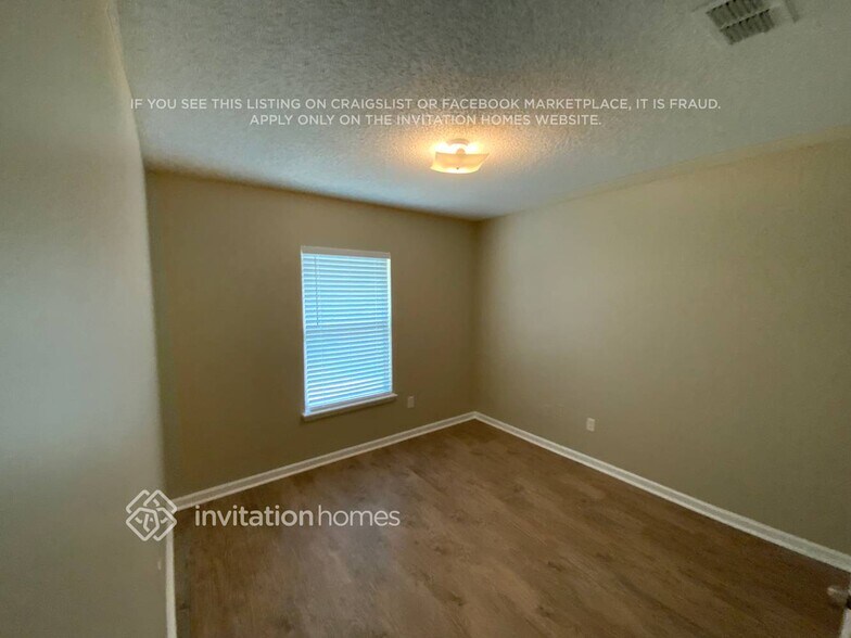 Building Photo - 10939 Apple Blossom Trail E