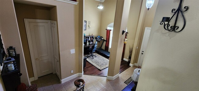 Building Photo - 1001 Llano Trce