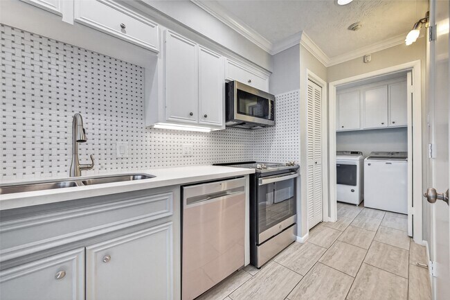 Building Photo - 5218 Palmetto St