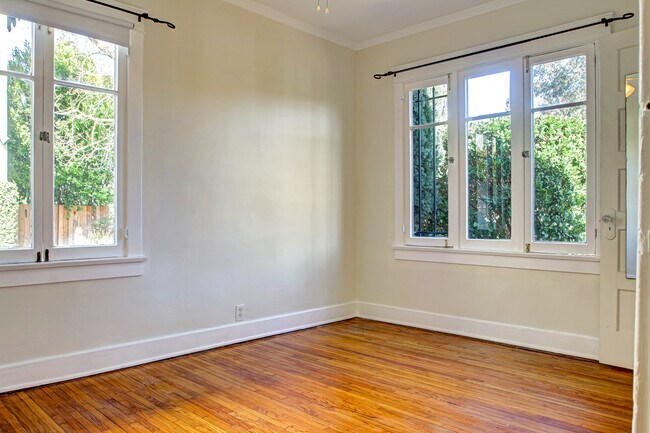 Bedroom - 801 N June St