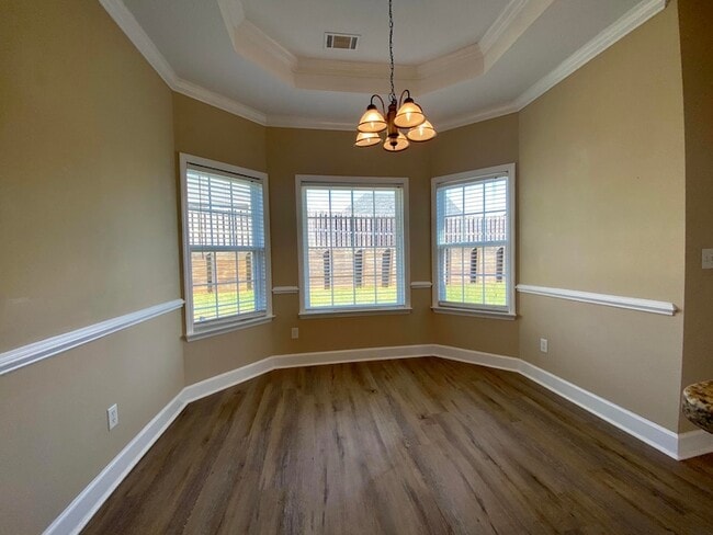 Building Photo - 4858 Somerset Dr
